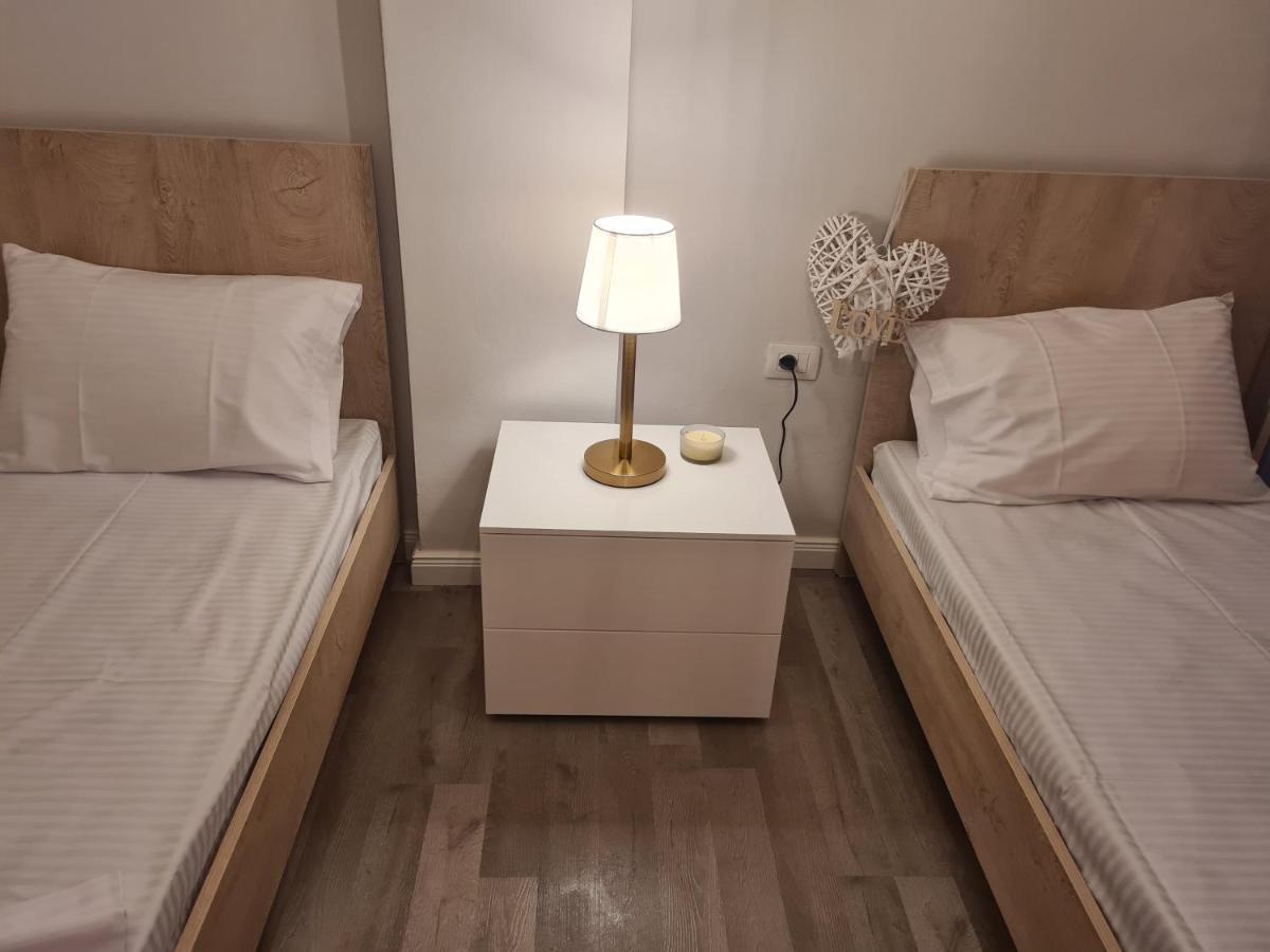 Old Beach Apartment Vlora Ngoại thất bức ảnh