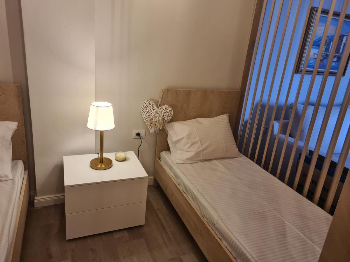 Old Beach Apartment Vlora Ngoại thất bức ảnh